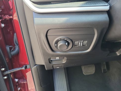 Used 2025 Jeep Grand Cherokee Altitude RWD image 27