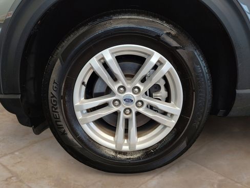 Used 2024 Ford Explorer XLT w/ Equipment Group 202A image 30