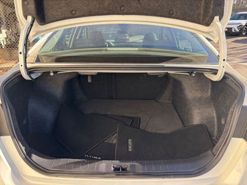Used 2025 Nissan Altima 2.5 SV image 35