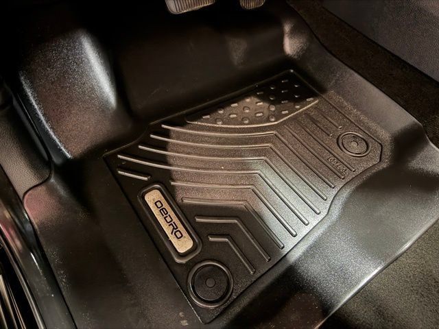 Used 2020 Ford Expedition XLT w/ Equipment Group 202A AWD/4WD image 16