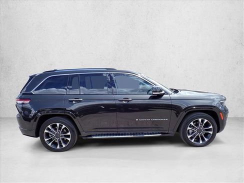 Used 2023 Jeep Grand Cherokee Overland AWD/4WD image 5