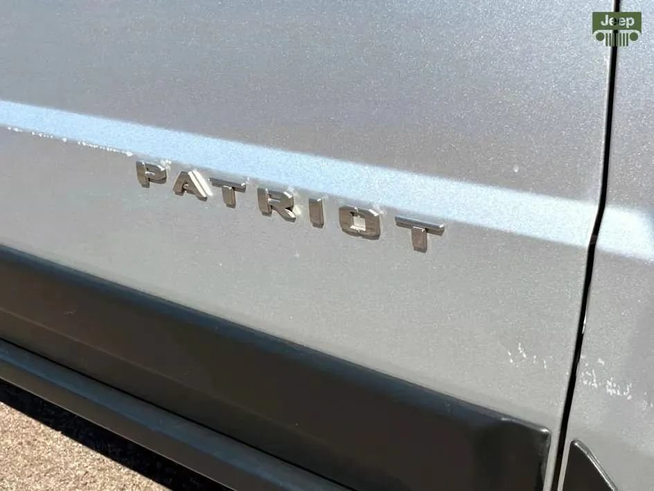 Used 2012 Jeep Patriot Latitude FWD image 21