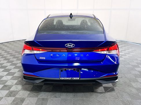 Used 2022 Hyundai Elantra SEL FWD image 4