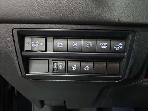 Used 2024 Toyota Tundra Limited AWD/4WD image 28