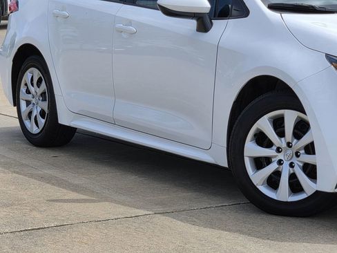 Used 2025 Toyota Corolla LE FWD image 12