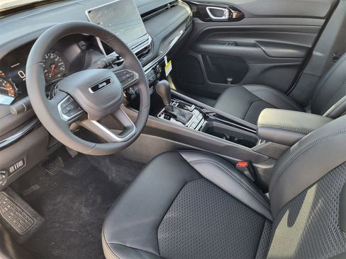 New 2026 Jeep Compass Latitude image 9