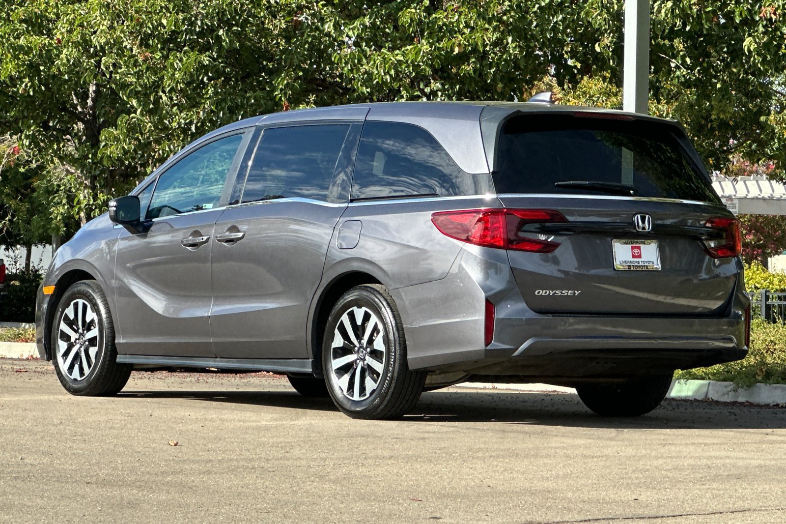 Used 2025 Honda Odyssey EX-L image 6