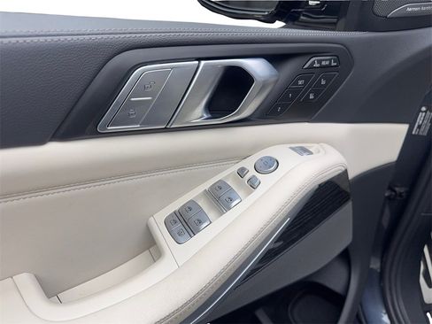 Used 2022 BMW X7 xDrive40i w/ M Sport Package image 33