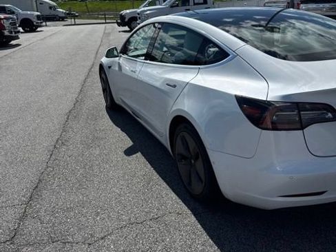 Used 2020 Tesla Model 3 Standard Range Plus RWD image 4