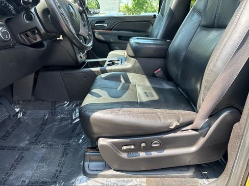 Used 2013 GMC Yukon XL SLT w/ SLT-2 Equipment Package AWD/4WD image 11