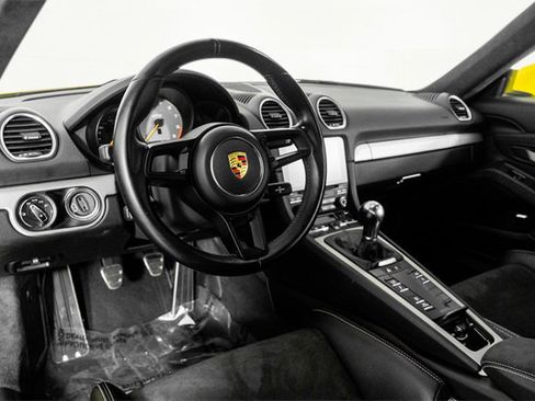 Used 2020 Porsche 718 Cayman GT4 image 3