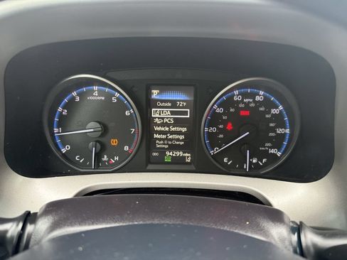 Used 2018 Toyota RAV4 LE w/ All Weather Liner Package FWD image 15