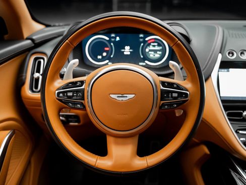 Used 2023 Aston Martin DBX image 41