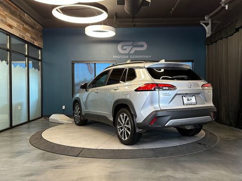 Used 2022 Toyota Corolla Cross XLE w/ Convenience Package image 5