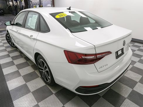 Used 2023 Volkswagen Jetta Sport image 12