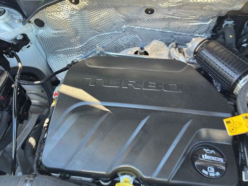 Used 2023 Chevrolet TrailBlazer LT FWD image 17
