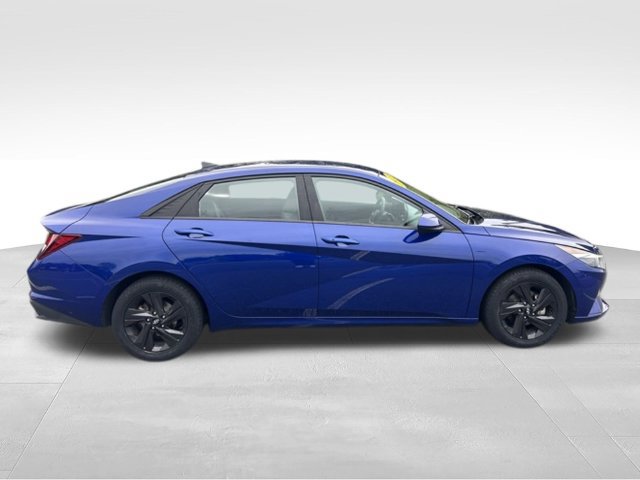 Used 2022 Hyundai Elantra SEL w/ Cargo Package FWD image 8