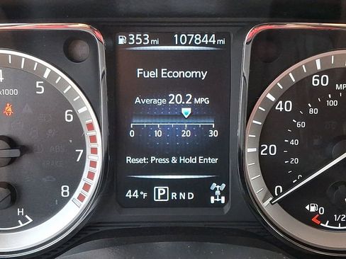 Used 2018 Nissan Titan SV image 21