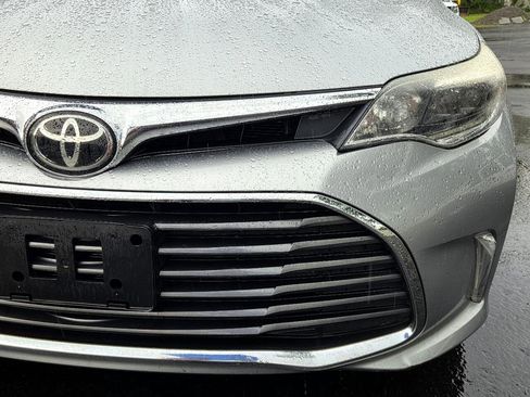 Used 2018 Toyota Avalon Limited image 32