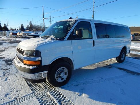 Used 2017 Chevrolet Express 3500 LT w/ LT Preferred Equipment Group image 7