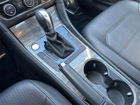 Used 2018 Volkswagen Passat 2.0T SE image 21