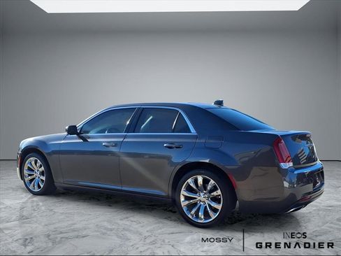 Used 2019 Chrysler 300 Touring L w/ Quick Order Package 22F image 5