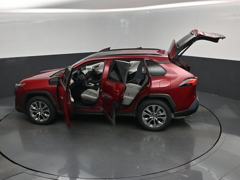 Used 2022 Toyota RAV4 XLE Premium FWD image 17