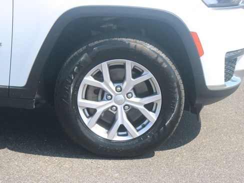 Used 2022 Jeep Grand Cherokee L Limited RWD image 12
