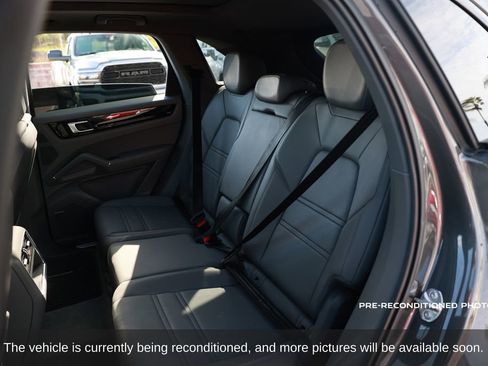 Used 2023 Porsche Cayenne Platinum Edition image 12