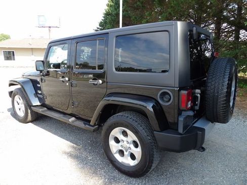 Used 2015 Jeep Wrangler Unlimited Sahara w/ Connectivity Group AWD/4WD image 3