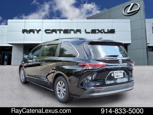 Used 2021 Toyota Sienna XLE w/ XLE Plus Package AWD/4WD image 6