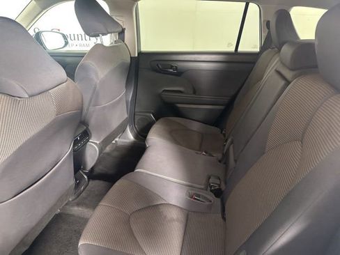 Used 2023 Toyota Highlander L image 21