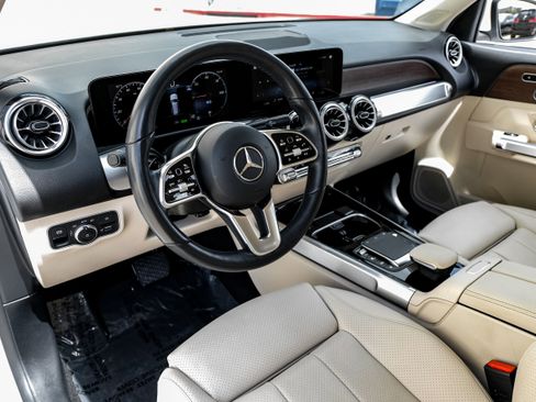 Used 2023 Mercedes-Benz EQB 300 4MATIC image 2