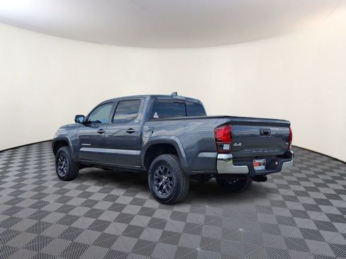 Certified 2021 Toyota Tacoma SR5 AWD/4WD image 7