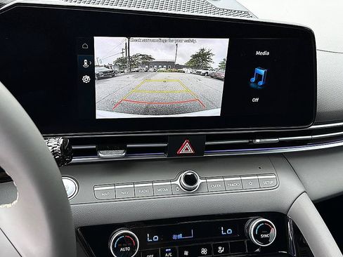 Certified 2025 Hyundai Elantra SEL FWD image 13