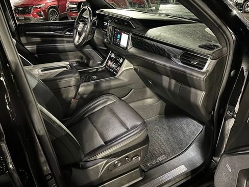 Used 2022 GMC Yukon Denali w/ Denali Premium Package image 30