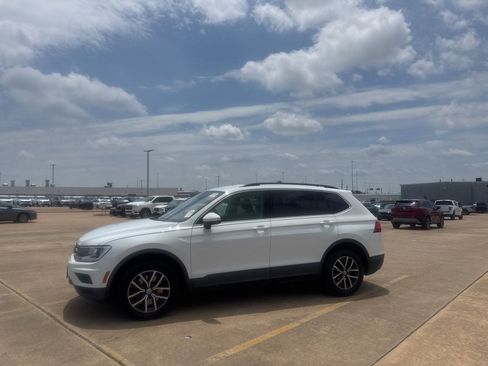 Used 2019 Volkswagen Tiguan SE FWD image 12
