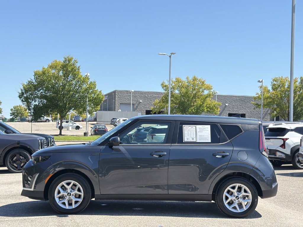 Used 2025 Kia Soul LX w/ LX Technology Package FWD image 7