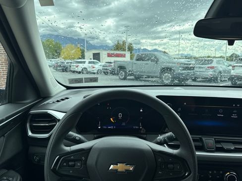 Used 2025 Chevrolet TrailBlazer LS w/ LS Convenience Package AWD/4WD image 21