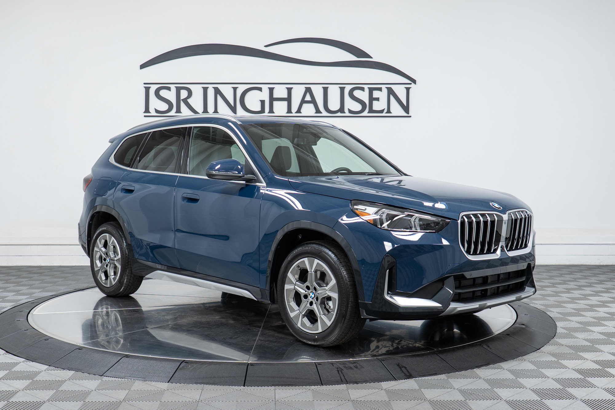 Used 2026 BMW X1 xDrive28i w/ Technology Package AWD/4WD image 3