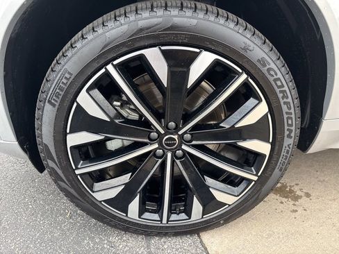 Certified 2025 Volvo XC90 B6 Plus image 13