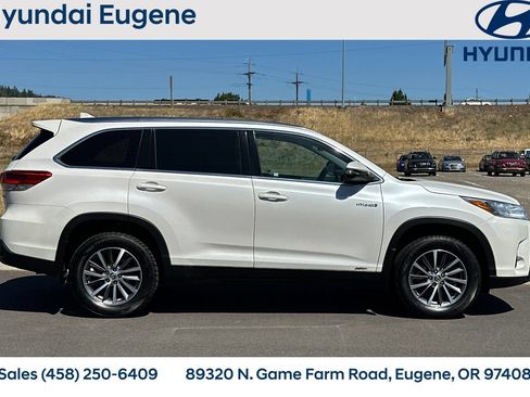 Used 2019 Toyota Highlander XLE AWD/4WD image 2