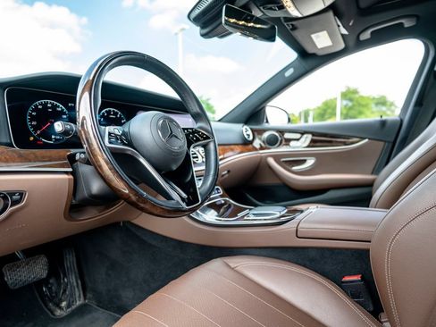 Used 2022 Mercedes-Benz E 350 4MATIC Sedan image 3