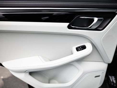 New 2026 Porsche Macan image 28