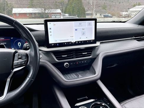 Used 2025 Ford Explorer Platinum w/ Ultimate Package AWD/4WD image 19