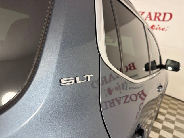 Used 2020 GMC Acadia SLT w/ Premium Package FWD image 17