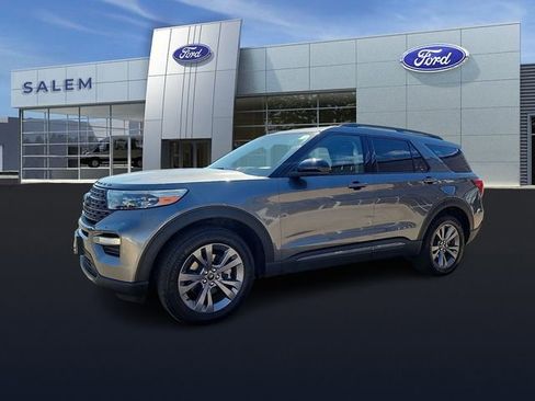 Certified 2022 Ford Explorer XLT w/ Equipment Group 202A image 6