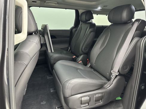 Used 2025 Kia Carnival SX Prestige image 29
