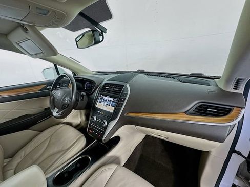Used 2018 Lincoln MKC Select w/ Select Plus Package FWD image 28