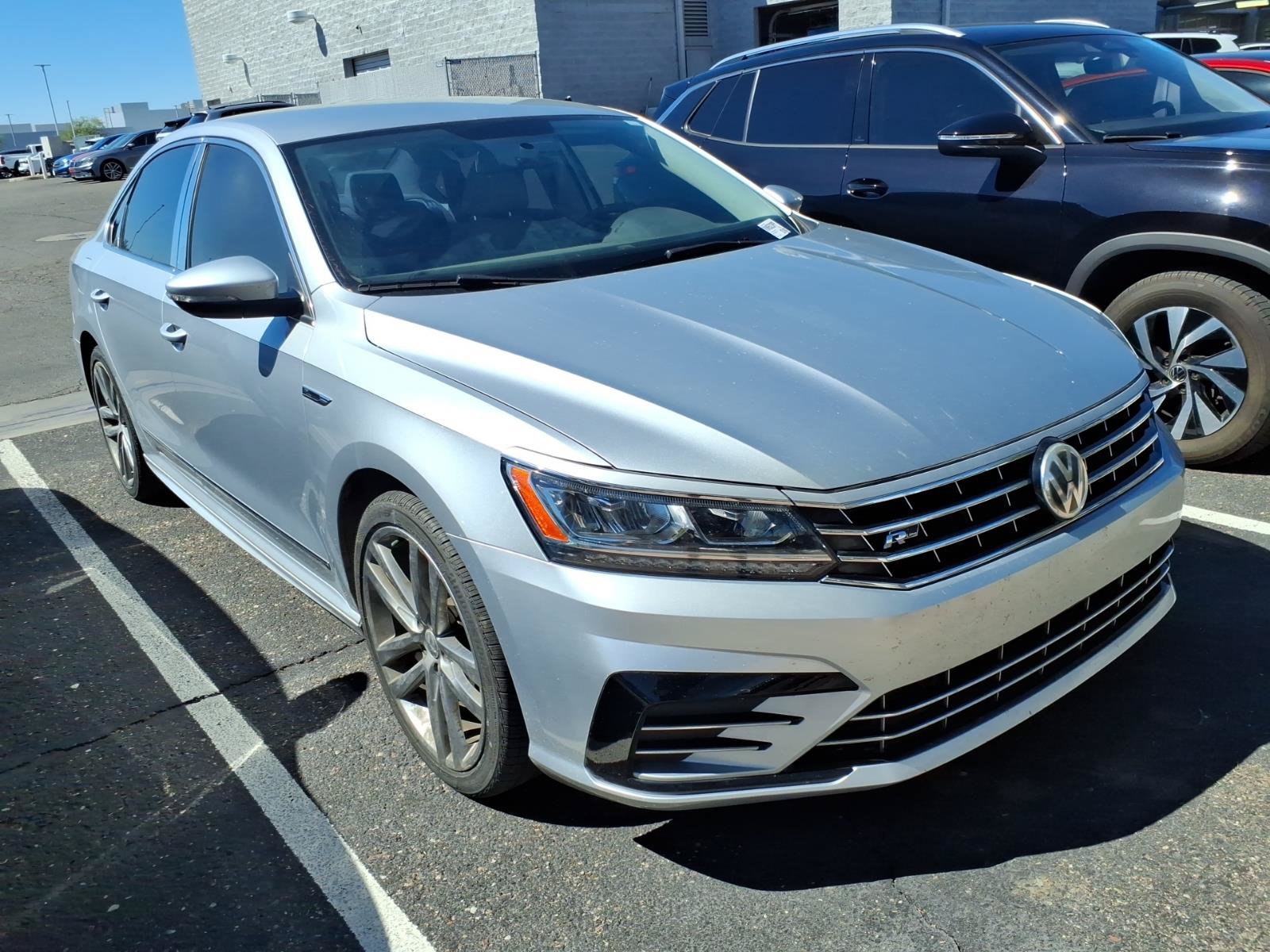 Used 2017 Volkswagen Passat 1.8T R-Line FWD image 2